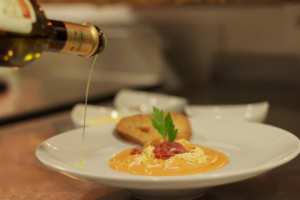 Juan Sánchez: "la mazamorra es igual que el salmorejo, pero sin tomate" Juan Sánchez: "la mazamorra es igual que el salmorejo, pero sin tomate"