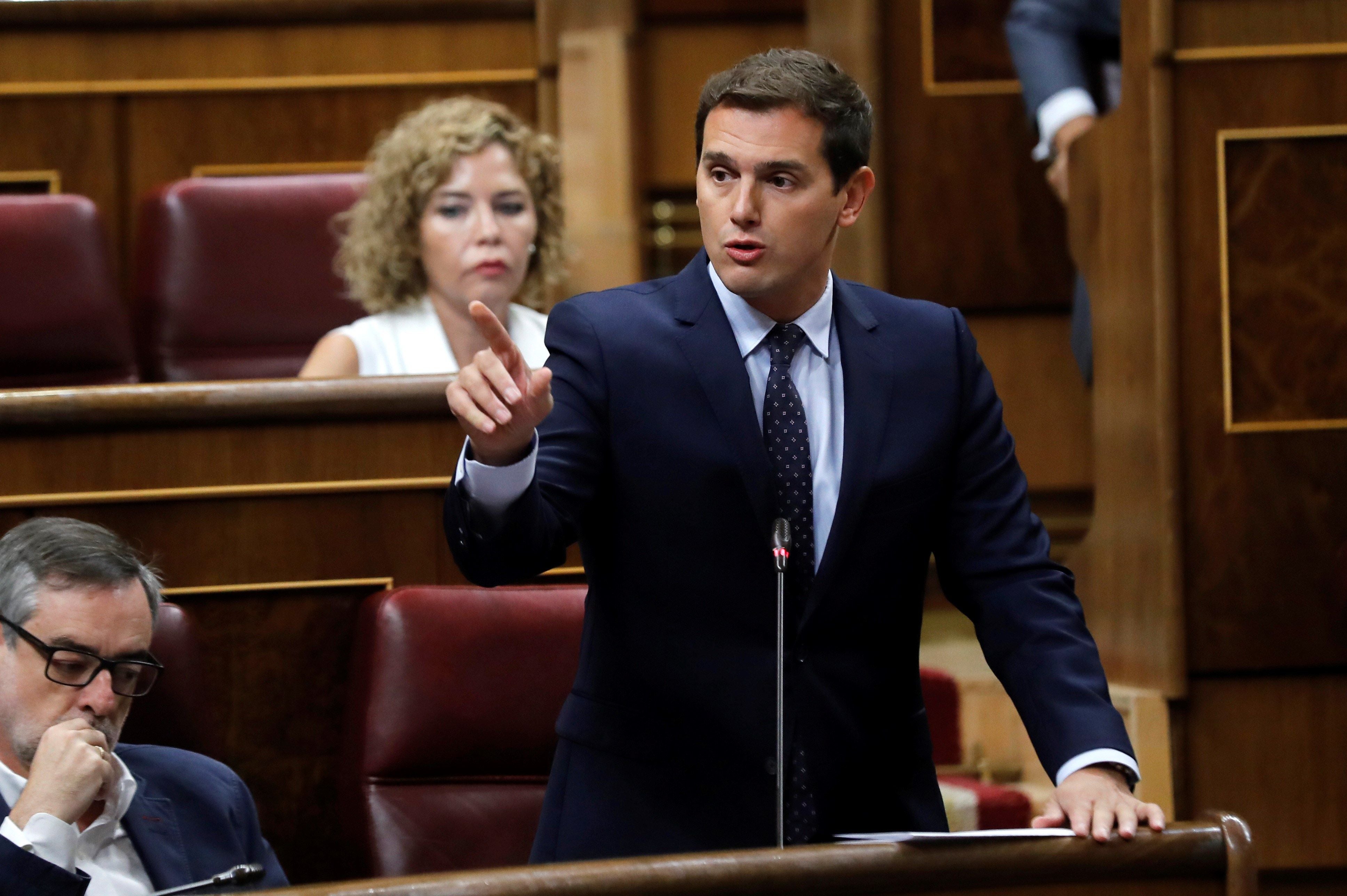 Rivera ve indecente el "vis a vis" de Iglesias y Junqueras para cambiar "indultos por presupuestos" Rivera ve indecente el "vis a vis" de Iglesias y Junqueras para cambiar "indultos por presupuestos"