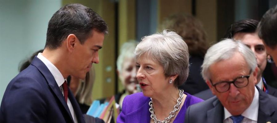 Pedro Sánchez junto a Theresa May y Jean-Claude Juncker Pedro Sánchez junto a Theresa May y Jean-Claude Juncker