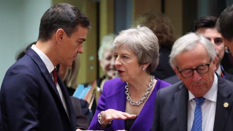 Pedro S&aacute;nchez junto a Theresa May y Jean-Claude Juncker
