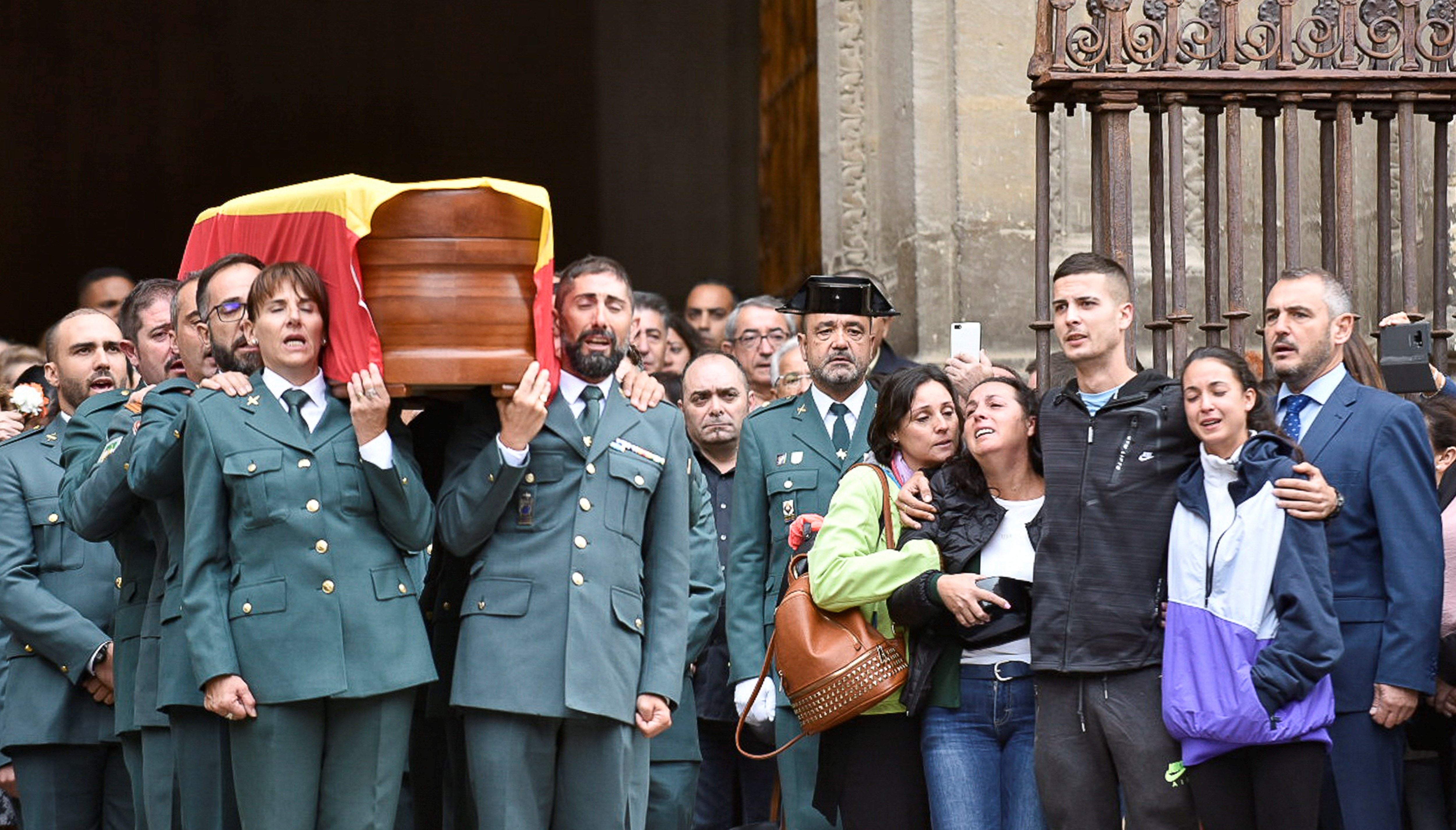 La hija del guardia civil asesinado en Granada, a su padre: "Tú sabes que estás reencarnado en mí y voy a sacar esto adelante" La hija del guardia civil asesinado en Granada, a su padre: "Tú sabes que estás reencarnado en mí y voy a sacar esto adelante"