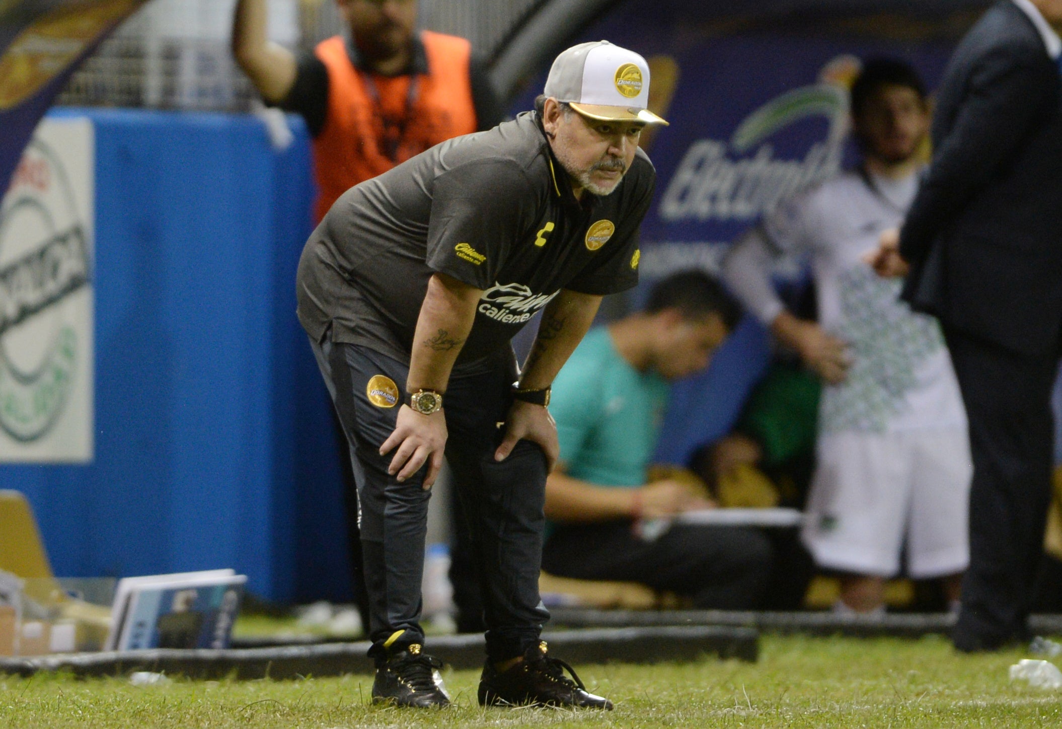 Preocupación por el estado de salud de Maradona tras un vídeo en las redes: no puede ni andar durante un entrenamiento Preocupación por el estado de salud de Maradona tras un vídeo en las redes: no puede ni andar durante un entrenamiento