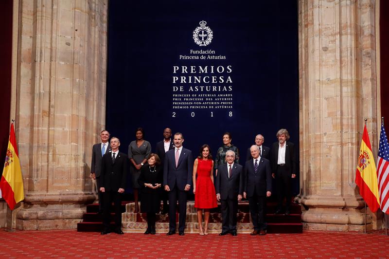 Los Reyes presiden hoy los premios en Oviedo con amplia presencia del Gobierno Los Reyes presiden hoy los premios en Oviedo con amplia presencia del Gobierno