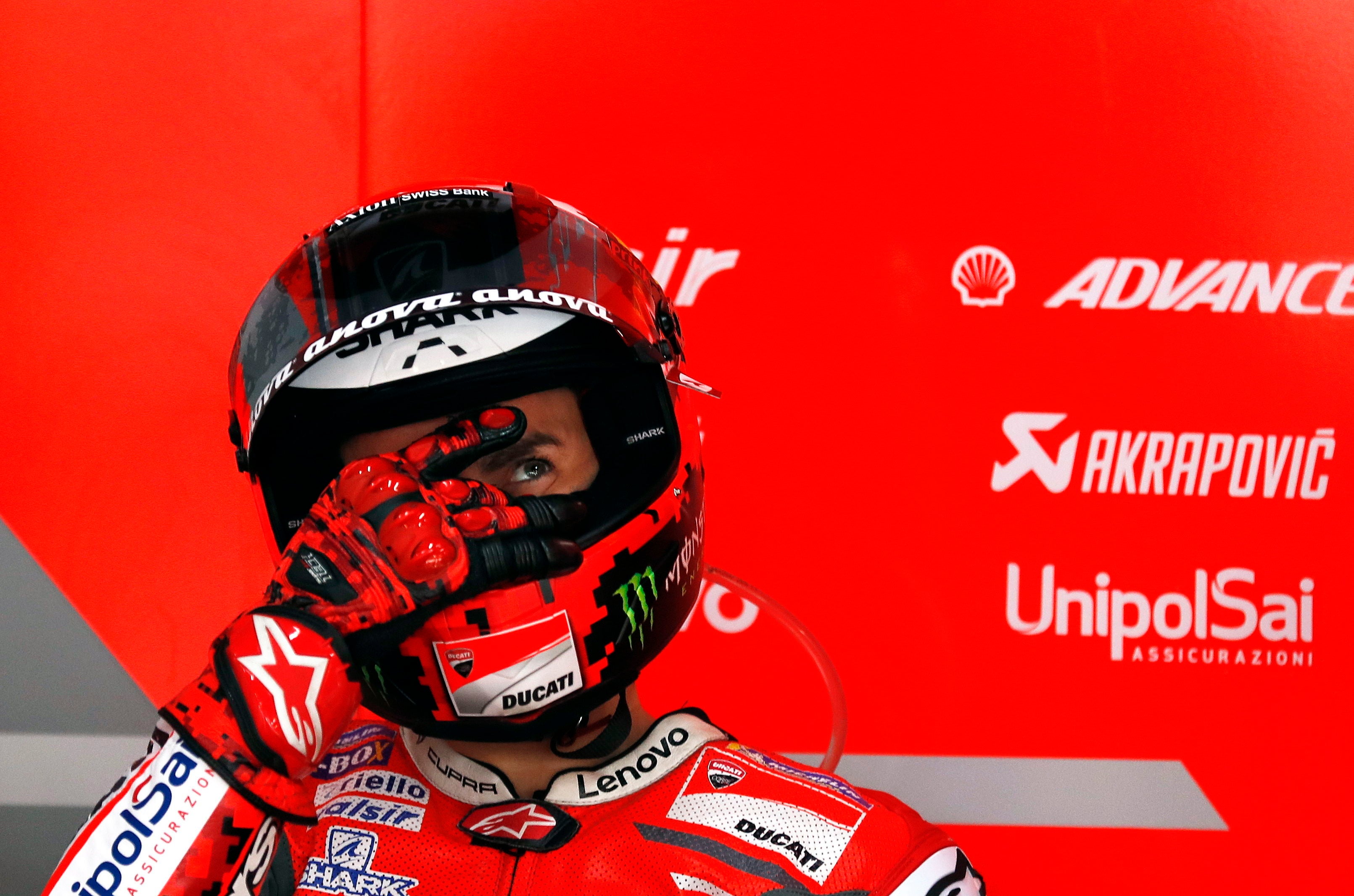 Jorge Lorenzo no correrá en Japón: "No puedo apoyar ni un diez por ciento de la mano izquierda" Jorge Lorenzo no correrá en Japón: "No puedo apoyar ni un diez por ciento de la mano izquierda"