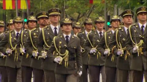 Defensa baja cinco cent&iacute;metros la altura m&iacute;nima de las mujeres para acceder a las Fuerzas Armadas