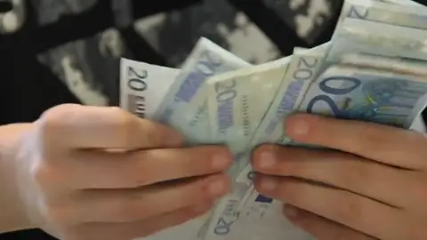 El Consejo de Ministros aprueba varias medidas para luchar contra el fraude El Consejo de Ministros aprueba varias medidas para luchar contra el fraude