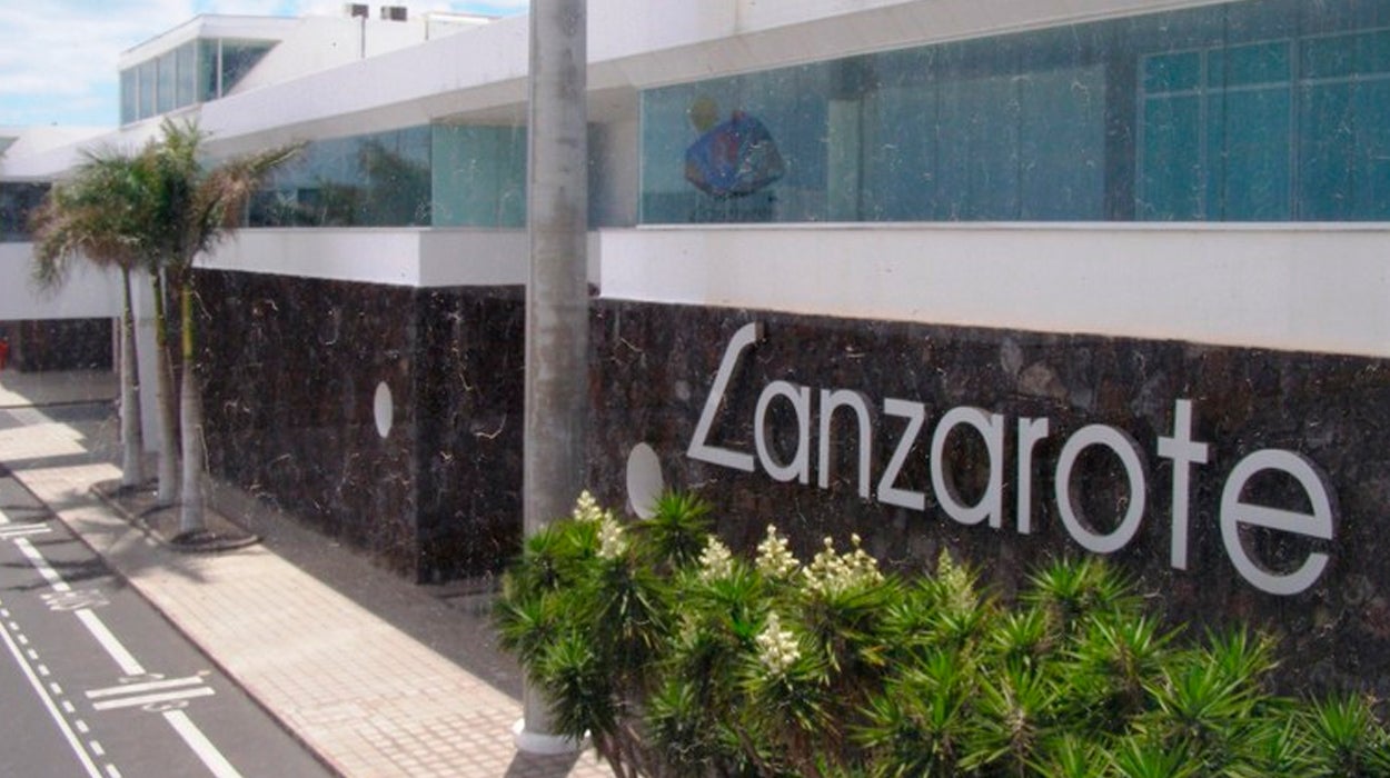 Detienen a un hombre en el aeropuerto de Lanzarote por intentar viajar con un pasaporte falso Detienen a un hombre en el aeropuerto de Lanzarote por intentar viajar con un pasaporte falso