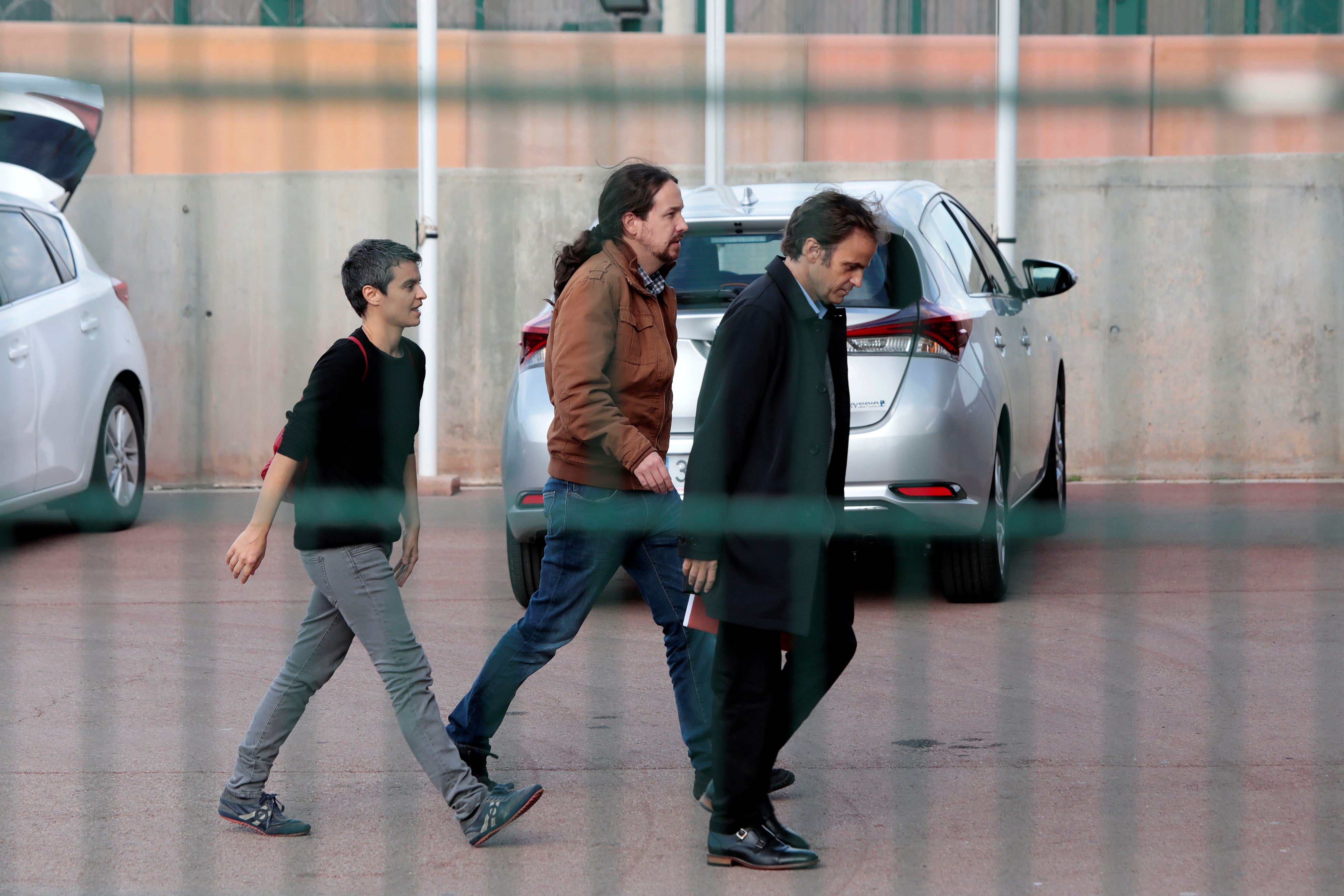 Ciudadanos y PP critican a Sánchez por permitir que Iglesias negocie los PGE Ciudadanos y PP critican a Sánchez por permitir que Iglesias negocie los PGE