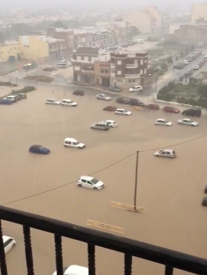 La alerta por la gota fría continúa en el norte de Castellón tras dejar casi 375 l/m2 en dos días en Vinaròs La alerta por la gota fría continúa en el norte de Castellón tras dejar casi 375 l/m2 en dos días en Vinaròs