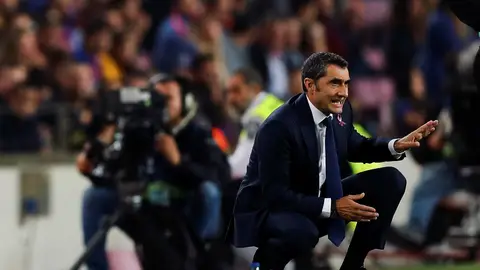 Valverde da indicaciones durante el partido contra el Sevilla Valverde da indicaciones durante el partido contra el Sevilla