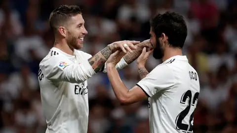 Sergio Ramos e Isco celebran un gol Sergio Ramos e Isco celebran un gol