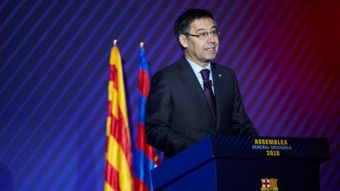 Bartomeu habla durante la asamblea del Barcelona
