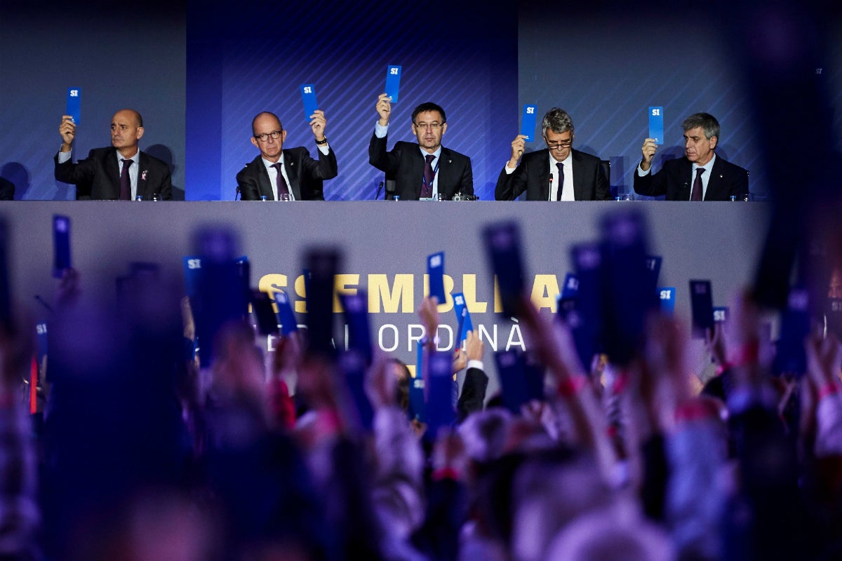 Los Socios Compromisarios del Barcelona aprueban las cuentas del club: ingresos récord de 960 millones de euros Los Socios Compromisarios del Barcelona aprueban las cuentas del club: ingresos récord de 960 millones de euros