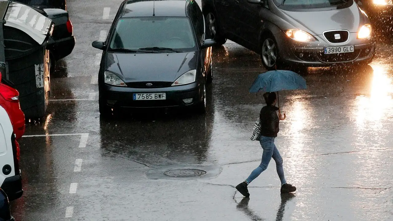 Media España en alerta naranja y amarilla por viento y lluvia Media España en alerta naranja y amarilla por viento y lluvia