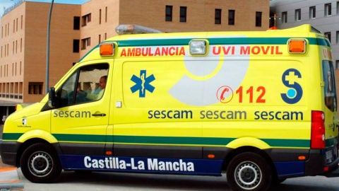 Foto de archivo de una ambulancia del SESCAM 