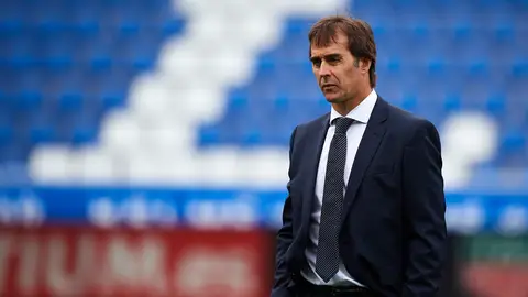 Julen Lopetegui, pensativo antes de un partido Julen Lopetegui, pensativo antes de un partido