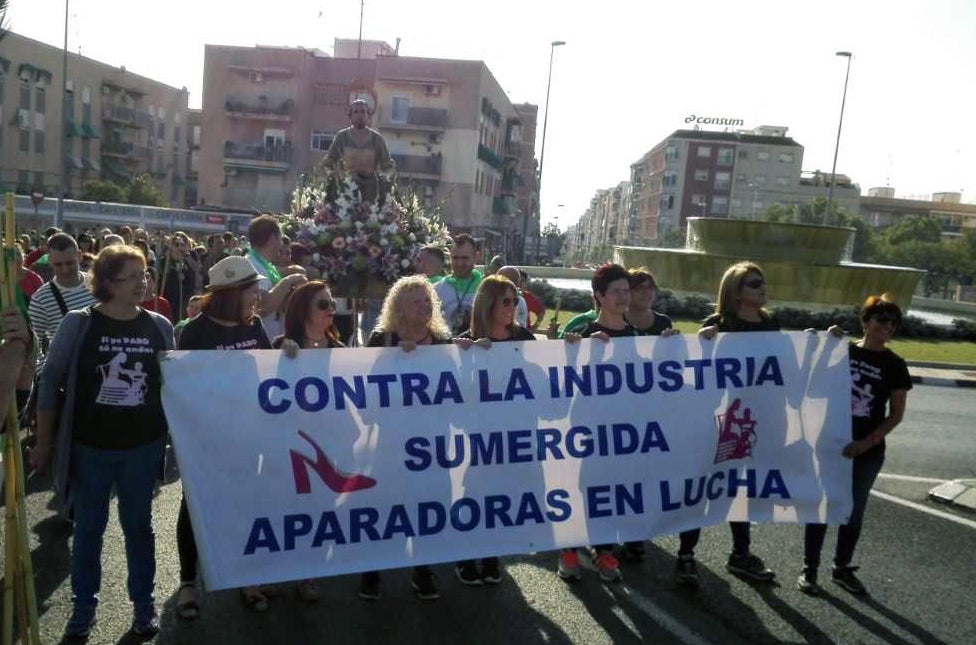 La asociación de Aparadoras de Elche celebra San Crispín reivindicando medidas contra la economía sumergida en el sector calzado La asociación de Aparadoras de Elche celebra San Crispín reivindicando medidas contra la economía sumergida en el sector calzado