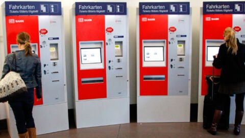 M&aacute;quina de expedici&oacute;n de billetes de tren alemana