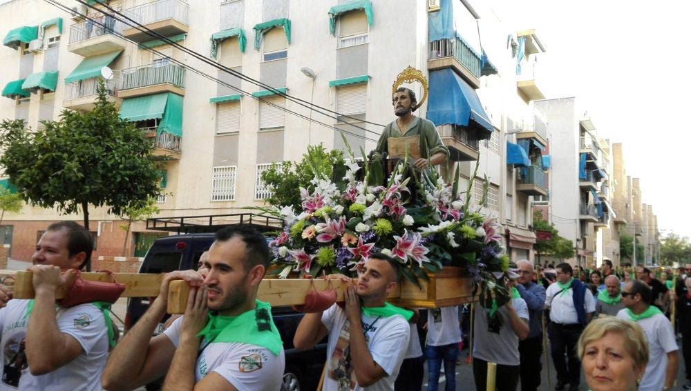 Romería de San Crispín de 2018 a su paso por el barrio de Carrús de Elche