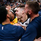Juancho Hernangómez celebra la victoria de los Nuggets Juancho Hernangómez celebra la victoria de los Nuggets