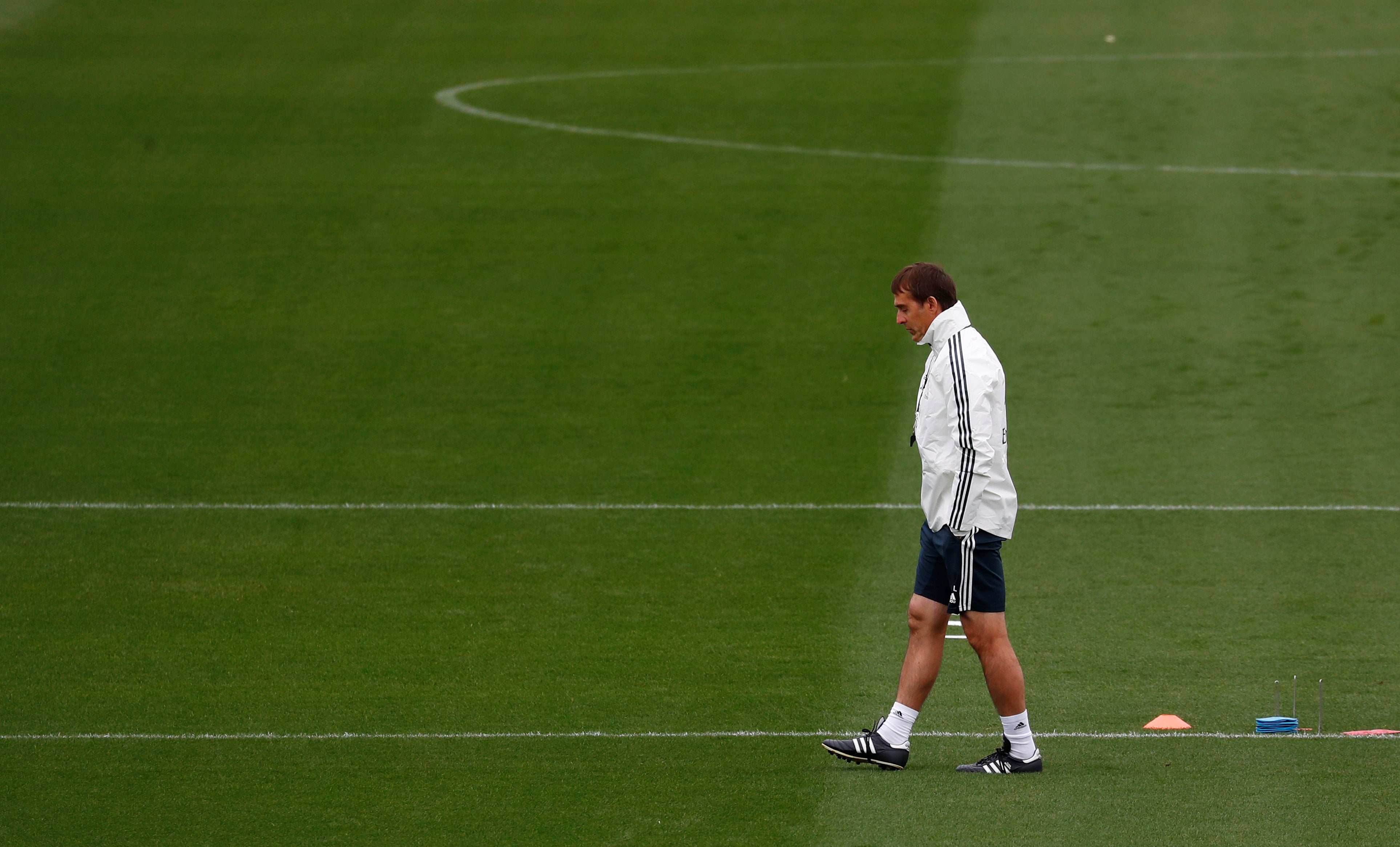 Lopetegui dirige el que puede ser su último entrenamiento al frente del Real Madrid Lopetegui dirige el que puede ser su último entrenamiento al frente del Real Madrid