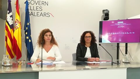 Pilar Costa y Catalina Cladera en la presentaci&oacute;n de los Presupuestos de Baleares de 2019