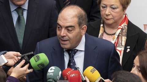 El presidente de ATA, Lorenzo Amor, en declaraciones a los periodistas