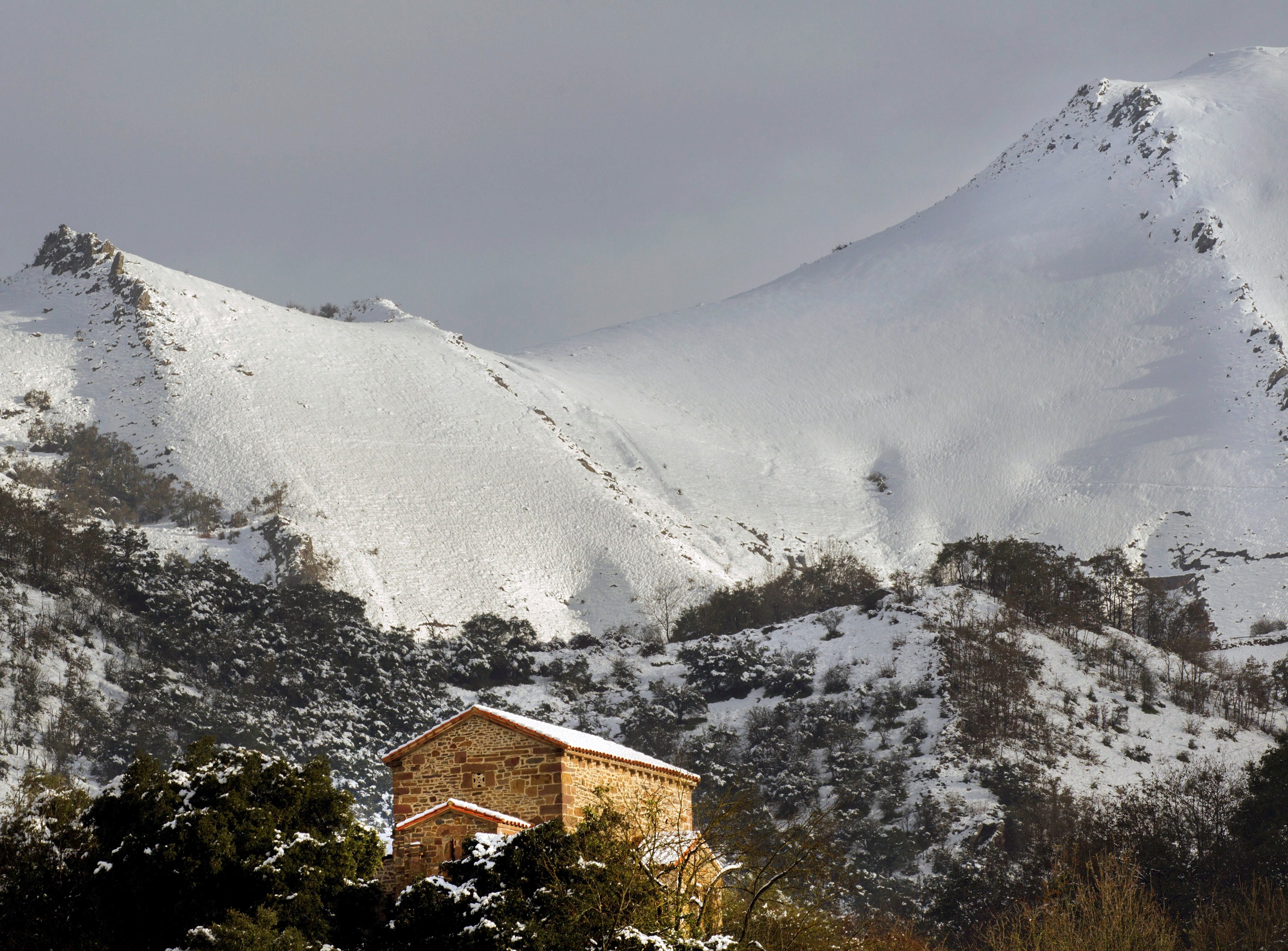 Lluvias en Andalucía y Sistema Central y nevadas en el noroeste para este martes Lluvias en Andalucía y Sistema Central y nevadas en el noroeste para este martes
