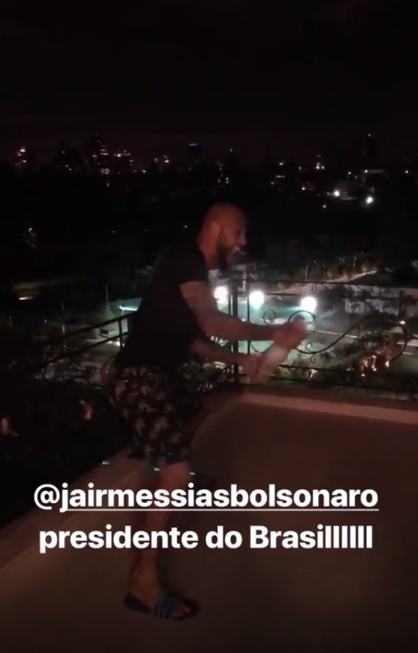 Felipe Melo celebra por todo lo alto la victoria de Jair Bolsonario en las elecciones de Brasil Felipe Melo celebra por todo lo alto la victoria de Jair Bolsonario en las elecciones de Brasil