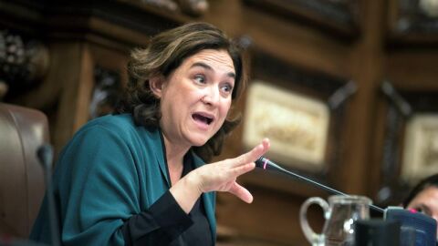 La alcaldesa de Barcelona, Ada Colau, en un pleno