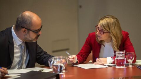 Elsa Artadi y Miquel Buch se re&uacute;nen en el Parlament