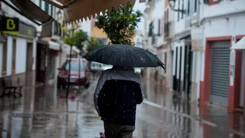 Vista de los comercios cerrados en la localidad menorquina de Es Mercadal Vista de los comercios cerrados en la localidad menorquina de Es Mercadal