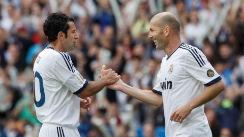 Figo y Zidane, en un momento del encuentro.