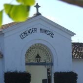 El cementeri municipal tindrà hui i demà un horari especial amb motiu de Tots Sants. 