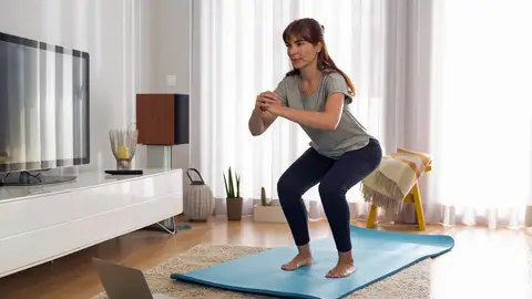 Mujer haciendo ejercicios de tonificación Nova Life