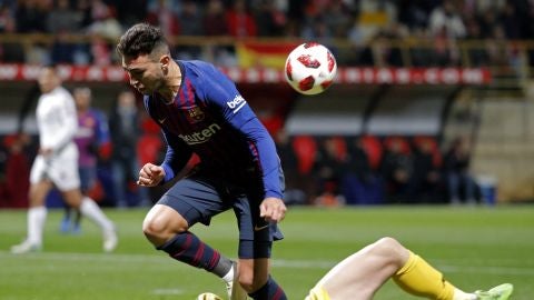 Munir trata de superar a Palats&iacute;, portero de la Cultural Leonesa