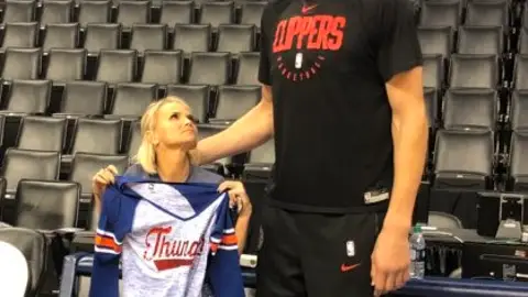 La imagen viral de Marjanovic con una soprano La imagen viral de Marjanovic con una soprano