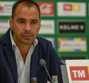 El director deportivo del Elche, Jorge Cordero, en una comparecencia de prensa en el estadio Martínez Valero. El director deportivo del Elche, Jorge Cordero, en una comparecencia de prensa en el estadio Martínez Valero.