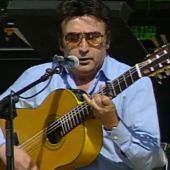 Peret y la música: cómo invento la rumba catalana con una guitarra y tres palmeros
