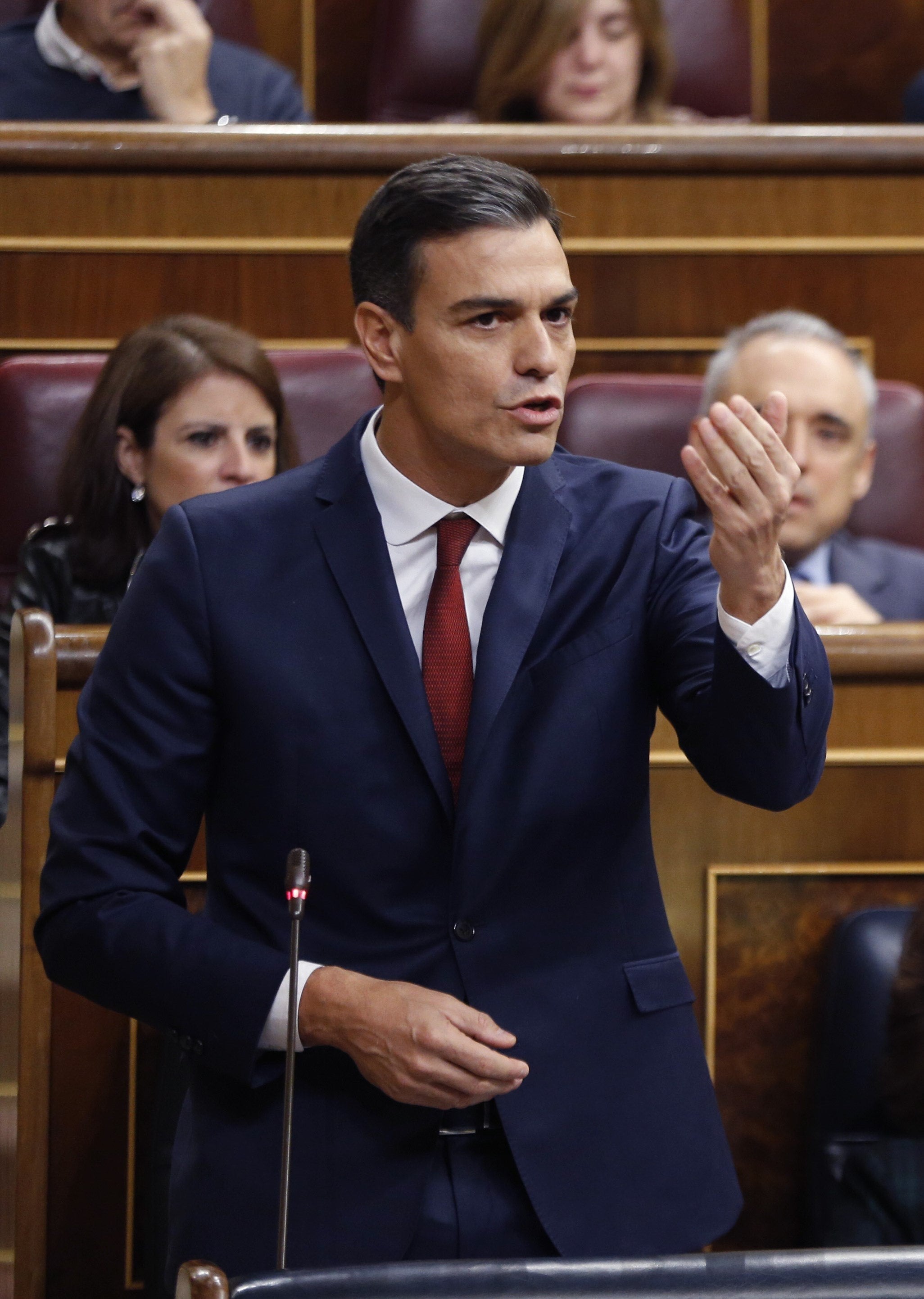 Sánchez anima a Casado a "romper con el pasado más turbio de PP" Sánchez anima a Casado a "romper con el pasado más turbio de PP"