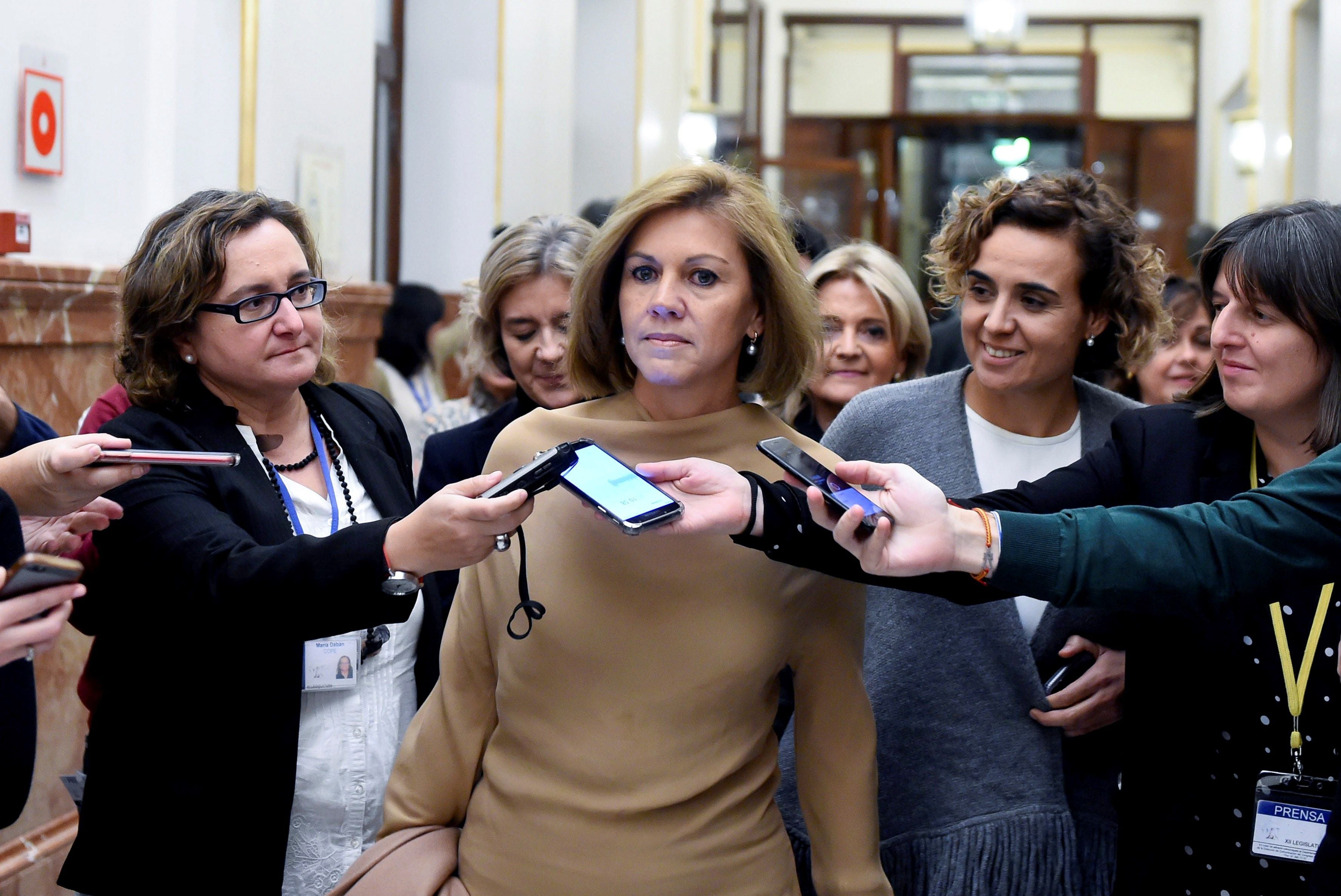 Cospedal asegura que no tiene "nada que ocultar" y que "abandona" para no perjudicar al PP Cospedal asegura que no tiene "nada que ocultar" y que "abandona" para no perjudicar al PP