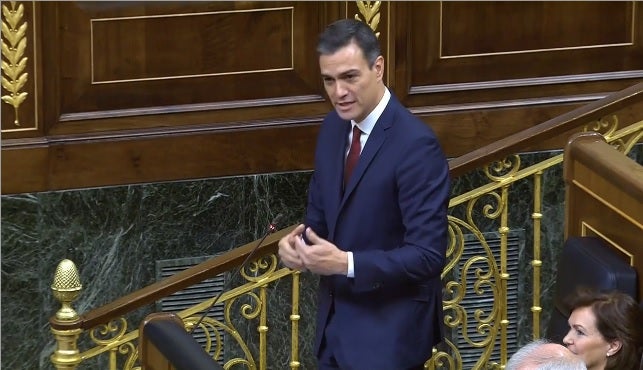 Sánchez confunde a Rivera con Casado: "Las preguntas que me hacen son las mismas" Sánchez confunde a Rivera con Casado: "Las preguntas que me hacen son las mismas"
