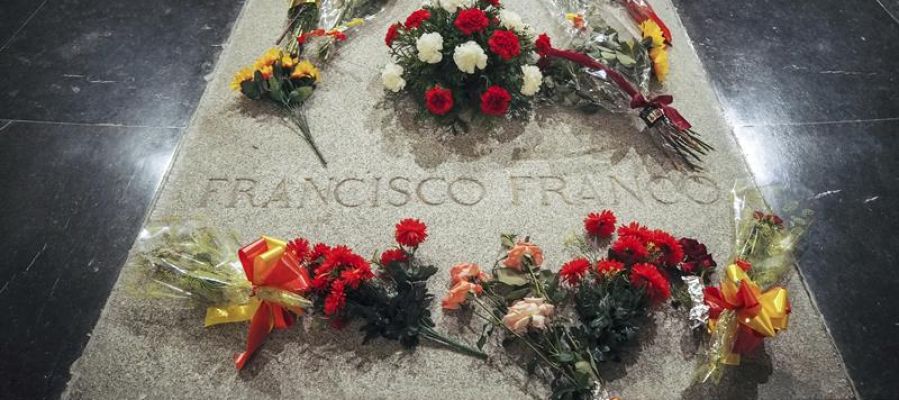 La tumba de Franco en el Valle de los Caídos La tumba de Franco en el Valle de los Caídos