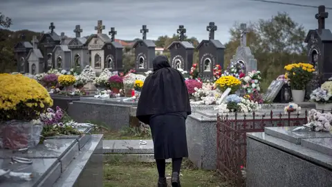 Cementerio de Muiños en el día de Todos los Santos VIDEO Cementerio de Muiños en el día de Todos los Santos