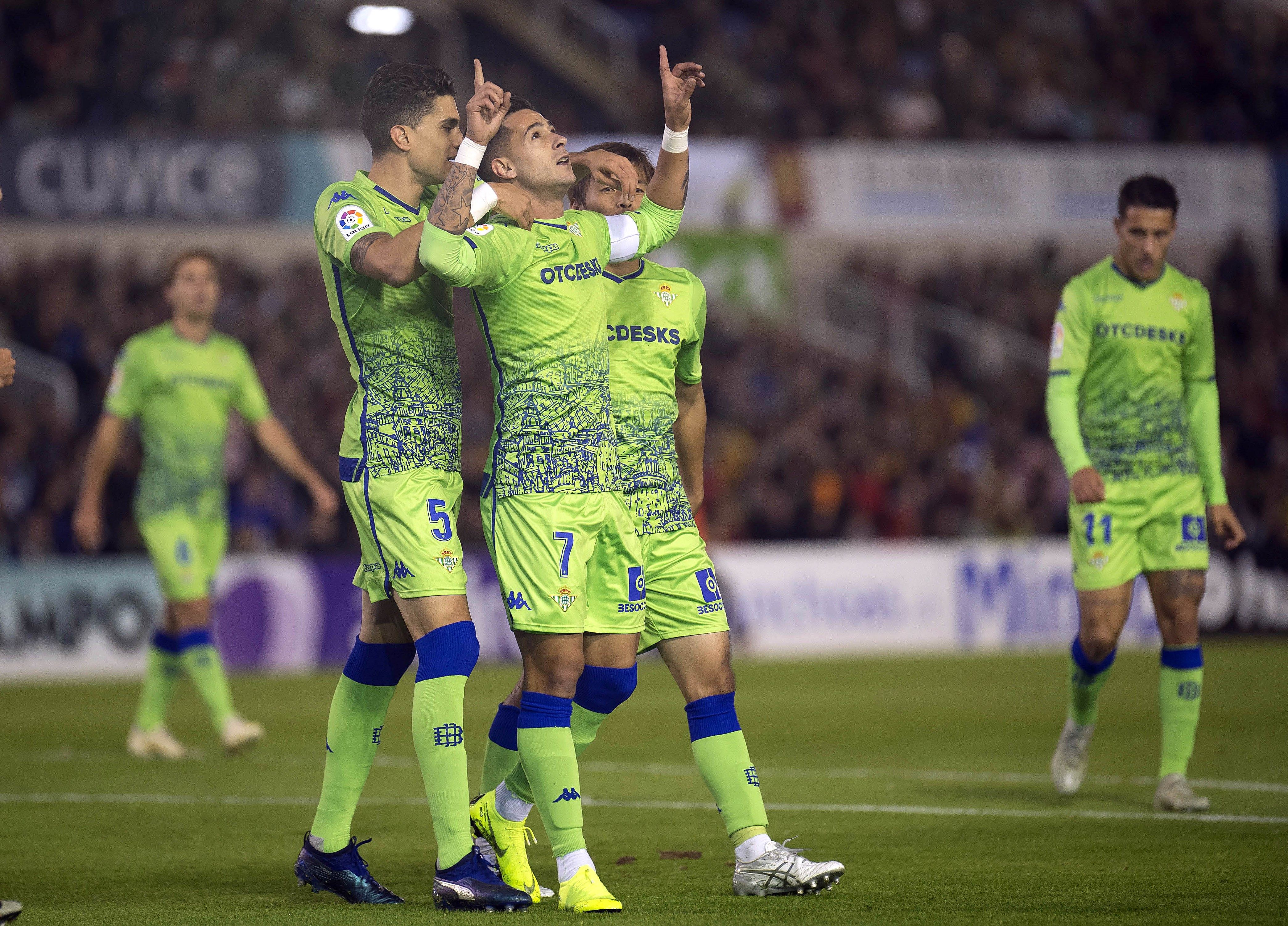 Un gol de Canales asegura el pase a dieciseisavos del Betis Un gol de Canales asegura el pase a dieciseisavos del Betis