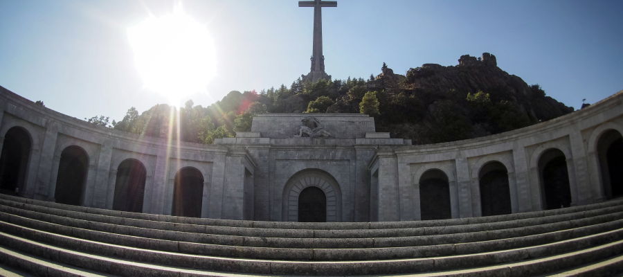 Fachada de la basílica del Valle de los Caídos Fachada de la basílica del Valle de los Caídos