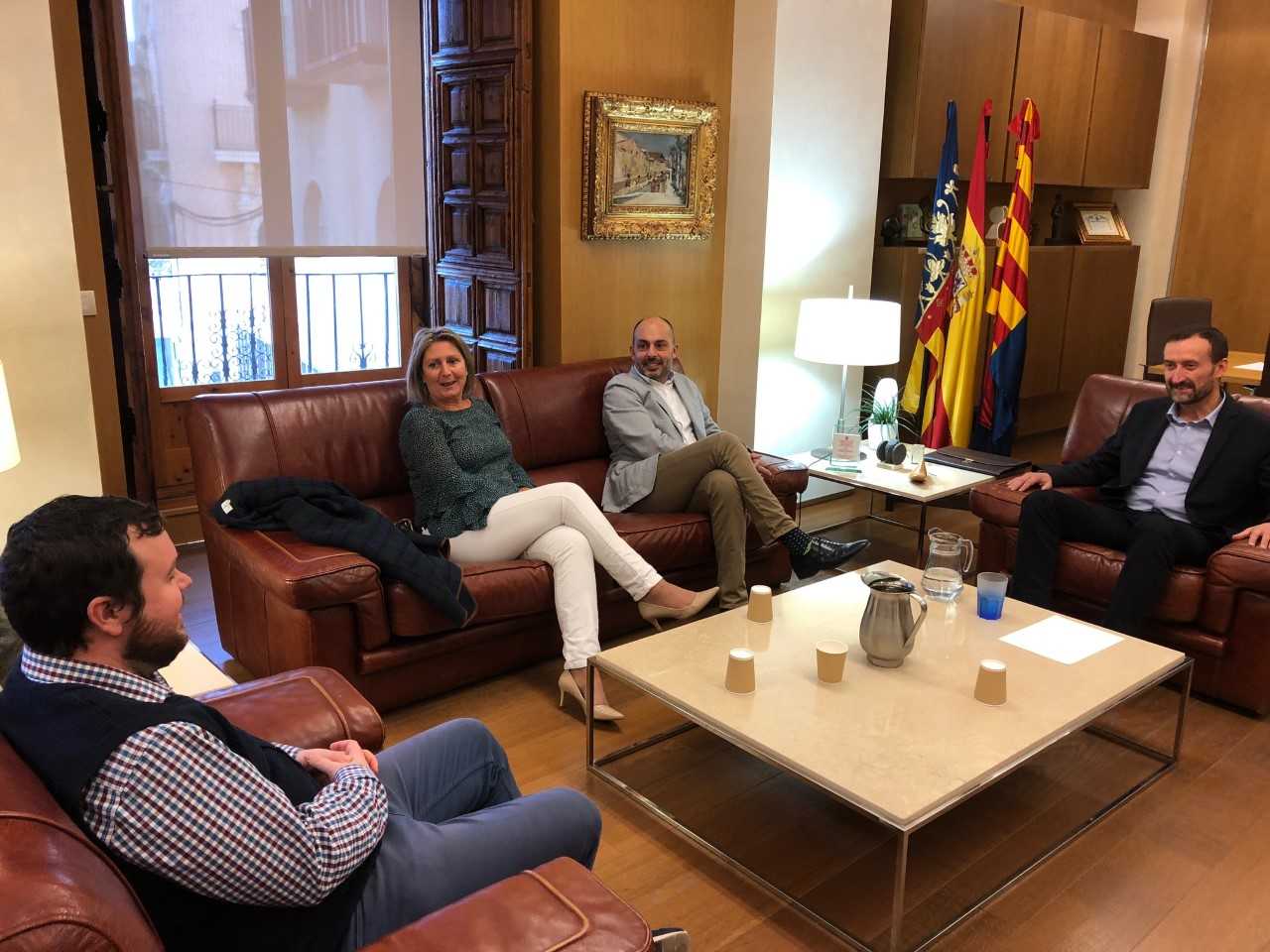 Riegos de Levante y el Ayuntamiento de Elche cierran el acuerdo para la cesión a los regantes de aportes hídricos sobrantes de la depuradora de Arenales del Sol Riegos de Levante y el Ayuntamiento de Elche cierran el acuerdo para la cesión a los regantes de aportes hídricos sobrantes de la depuradora de Arenales del Sol