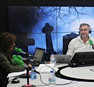 Halloween en Más de uno, con Carlos Alsina y Begoña Gómez Halloween en Más de uno, con Carlos Alsina y Begoña Gómez