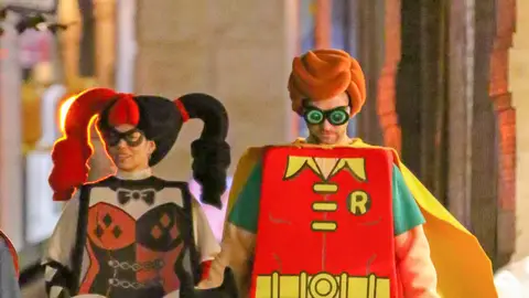 Justin Timberlake y Jessica Biel junto a su hijo disfrazados de Legos La familia celebró Halloween de esta forma tan divertida