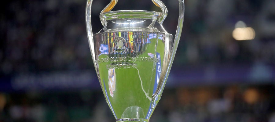 El actual trofeo de la Champions League El actual trofeo de la Champions League